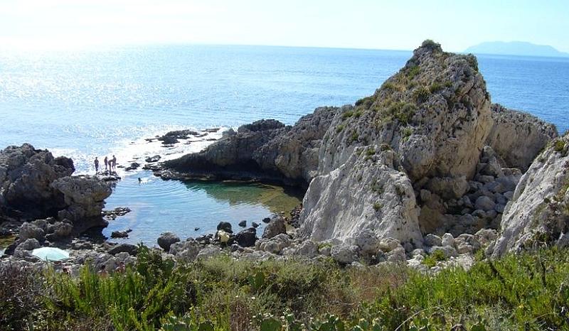 216.JPG - Capo Milazzo, v pozadí ostrov Vulcano