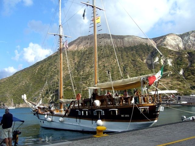 237.JPG - Vulcano - porto di Levante