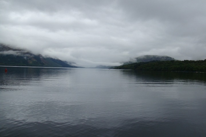 S40.JPG - První z jezer na Kaledonském kanálu - Loch Lochy