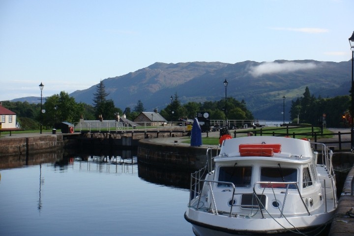 S52.JPG - Laguna před vraty do Loch Ness